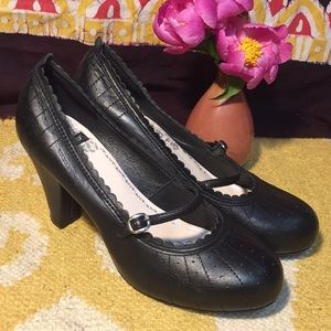 Vagabond Ladies Mary Jane Leather Heels Size 6.5/7 US womens 37EU